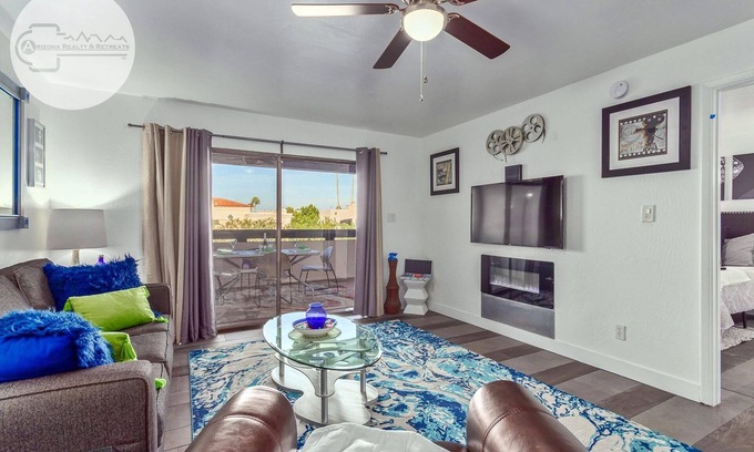 South Scottsdale Condo | Royal Flush: Affordable Luxe Condo Steps from Salt River Fields & Entertainmen