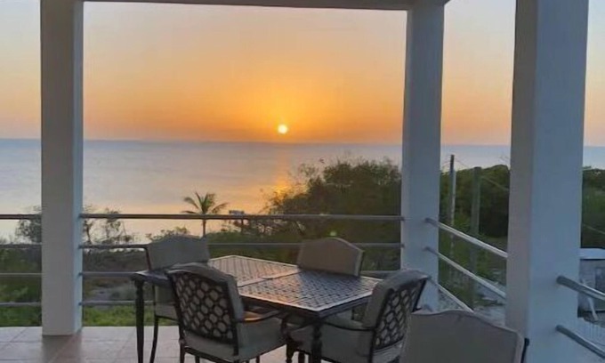 Caye Caulker Condo | Royal Palm @ Palm Life Belize: Upscale condo overlooking the Caribbean Sea!n