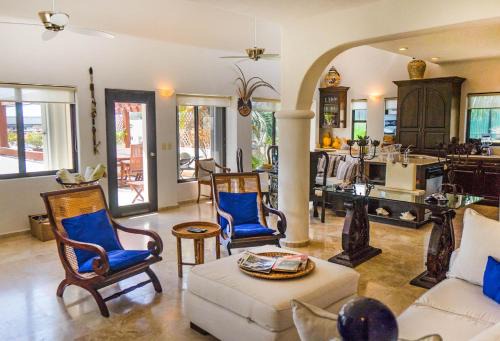 Downtown Apartment | Royal Palms 10 condo