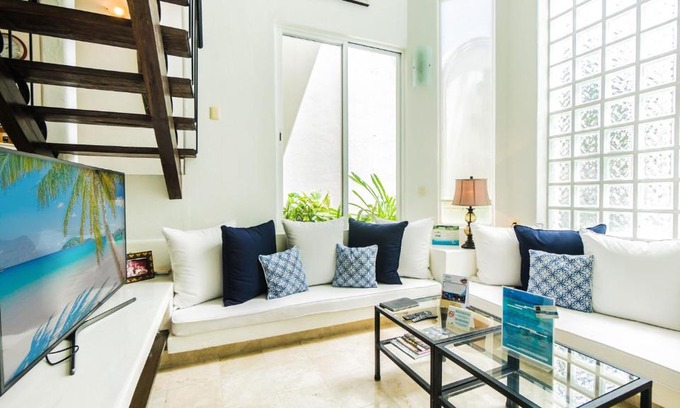 Downtown Apartment | Royal Palms 5 condo