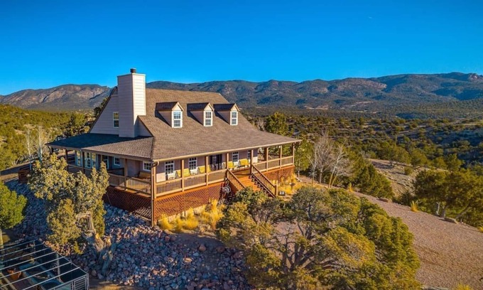 Canon City House | Royal Ranch Summary: