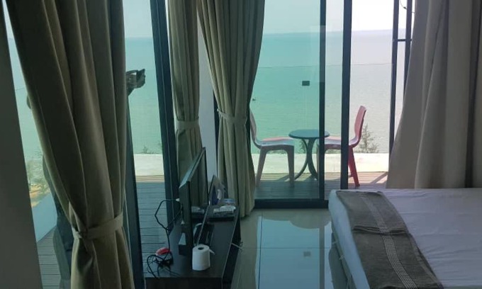 Kampung Bahasa Kapor Apartment | Royal Suite at D'Wharf Serviced Residence