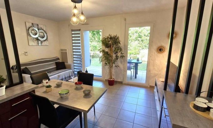 Royan Apartment | Royan - ELEGANTLY FURNISHED GROUND FLOOR APARTMENT - private garden