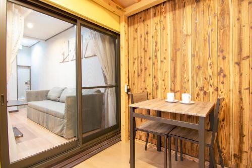 Nakagyo Ward Apartment | Royce Enmachi