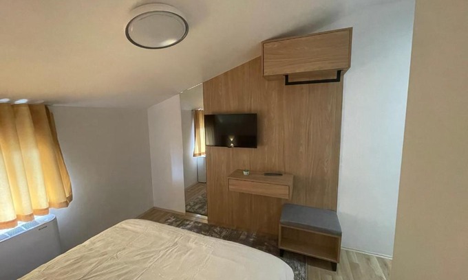 Ranilug Hotel | Rozafa