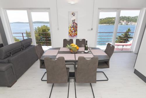Tijesno Apartment | Rozali Tisno Apartments