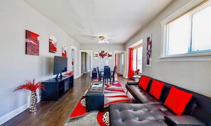 Cleveland House | Rubi Lounge: 5BR Duplex | 2 Units | Sun Deck Patio & Parking 8 Min to Downtown