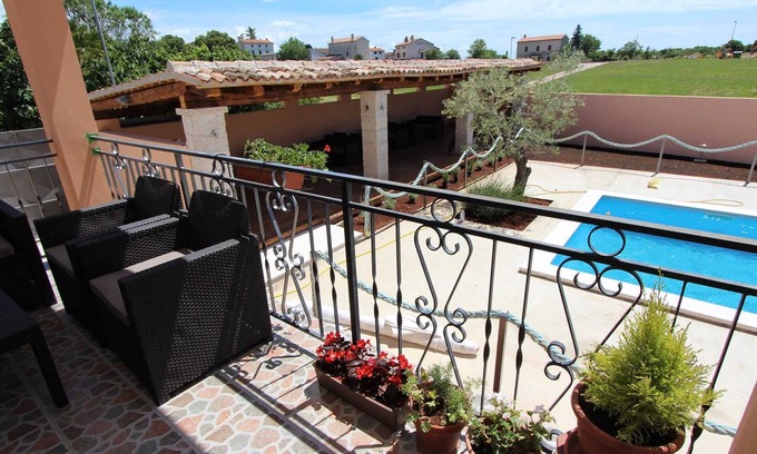 Bale Apartment | RUBIL One-Bedroom Apartment 3