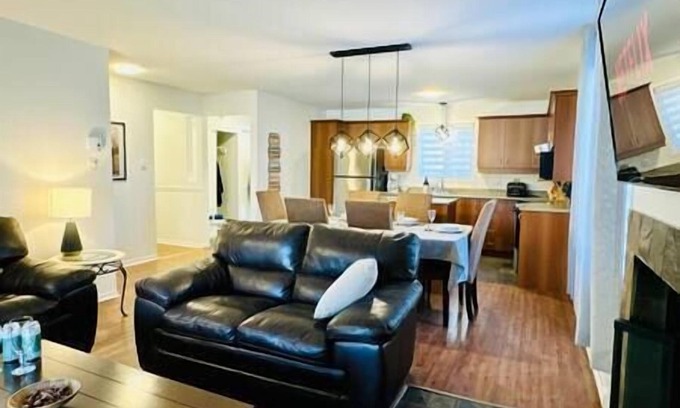 Magog Apartment | Rubis Du Memphre, Foyer, DRC