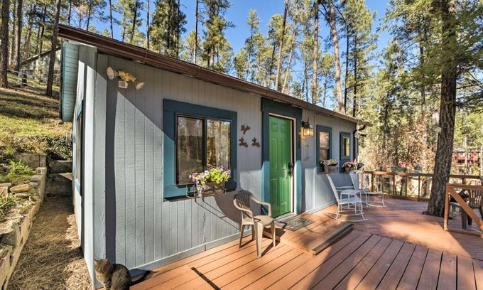 Ruidoso House | Ruidoso Cabin with Decks about 1 Mi to Downtown!