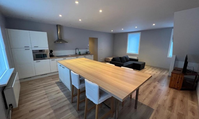 Ieper Apartment | Ruim app. met grote garage