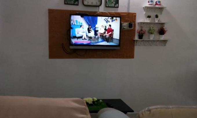 Jeli House | Rumah Tamu FieSari Jeli M U S L I M