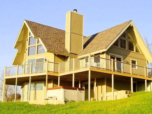 The Galena Territory House | Rural Cabin Rental with a Hot Tub and Pool Access near Lake Galena, Illinois