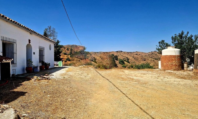 Almogia Villa | Rural Mountain Oasis with Private Pool in Almogia, Close to Malaga
