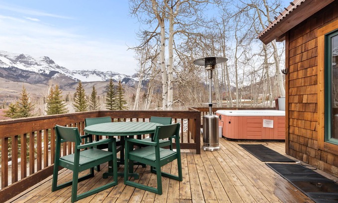 Mountain Village Cabin | Russell Home by AvantStay | Expansive Deck, Stunning Views & Hot Tub!