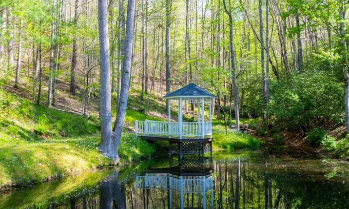 Hendersonville House | Rustic 3BR w/Private Pond + Firepit~Near Trails