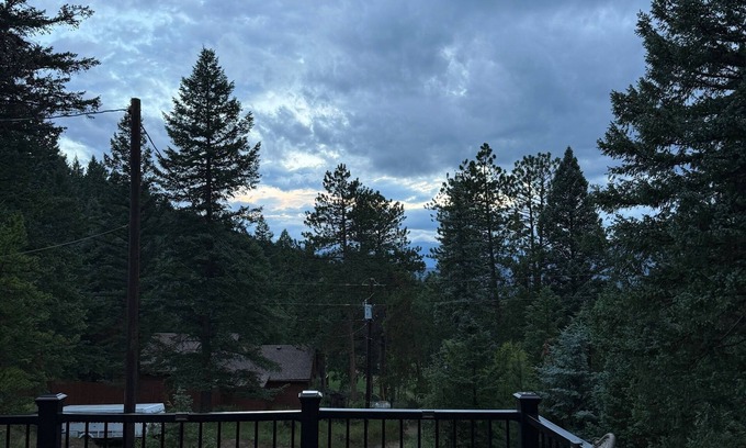 Evergreen House | Rustic and charming 2 bedroom retreat with a beautiful deck