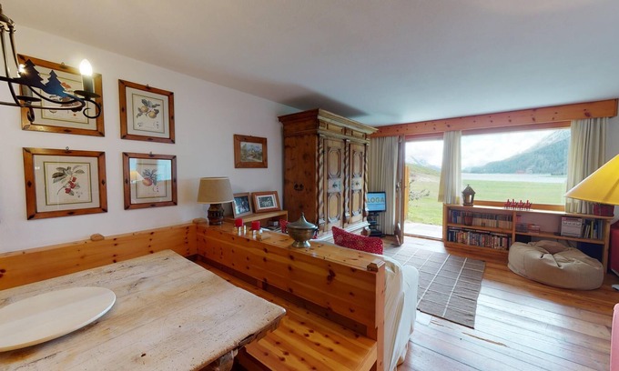 Surlej Apartment | Rustic and very tastefully furnished 4 ½ - room flat on the ground floor.