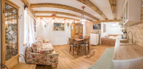 Soca Apartment | Rustic Apartment PETRA