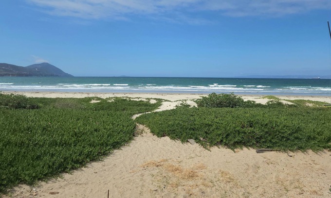 Lengueta Arenosa House | Rustic Beachfront Bungalow