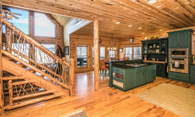 Wiley Cabin | Rustic Cabin 0.4 miles from Lake Burton - 3 bedroom/3.5 bath - Beautiful views