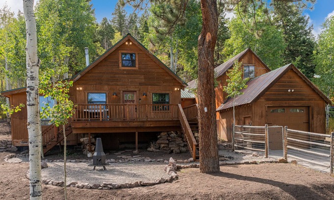 Elk Meadows House | Rustic Cabin, Amazing Views of the Mountains, with sled hill - STR 2022-092