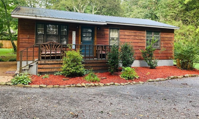 Scottsboro Cabin | Rustic Cabin Close to Lake Guntersville - Mink Creek