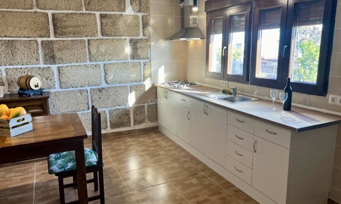 Valle de San Lorenzo Apartment | Rustic Charm with Incredible Views.