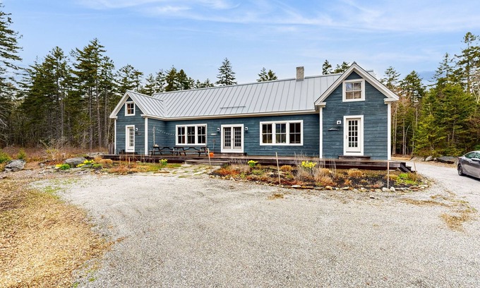 Tenants Harbor House | Rustic-chic home on St. George River & near the ocean with deck