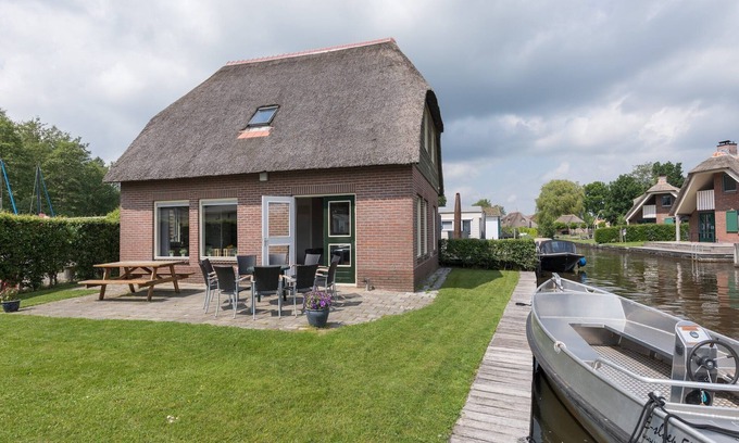 Wanneperveen Villa | Rustic-Chic Villa with Thatched Roof