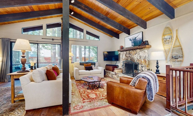 Homewood House | Rustic, comfy, dog-friendly cabin in the pines - walk to homeowners lake & beach