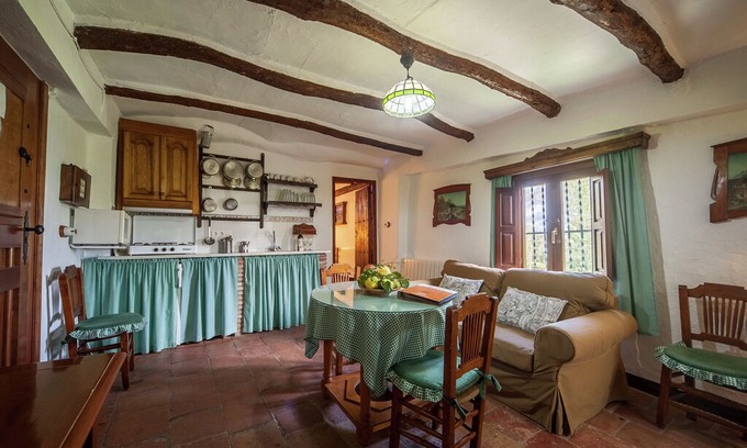 Padul Cottage | Rustic Cottage in El Padul with Swimming Pool