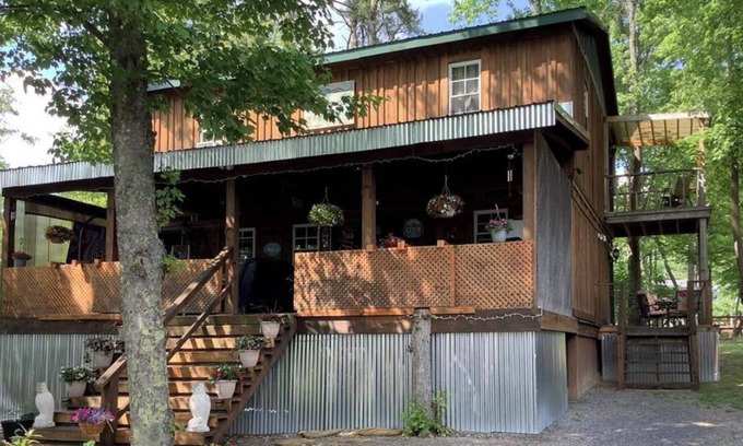 Pipestem Cabin | Rustic Family Cabin for nine right across the street from Pipestem State Park!