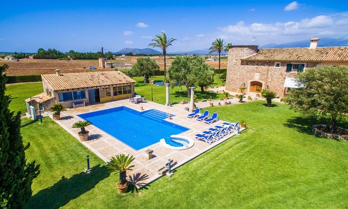 Sa Pobla Ski Chalet | Rustic Finca in Mallorca Can Colis with pool