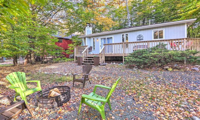 Tobyhanna Cottage | Rustic Getaway ~ 8 Mi to Tobyhanna State Park
