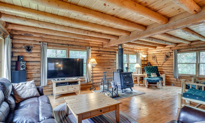 Government Camp Cabin | Rustic Government Camp Cabin w/Mountain Views!