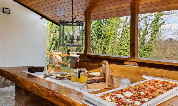 Donja Stubica House | Rustic Holiday Home in Donja Stubica with Terrace