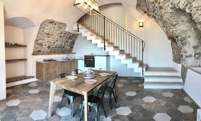 Ponti sul Mincio House | Rustic house with beautiful lake view and Moreniche hills
