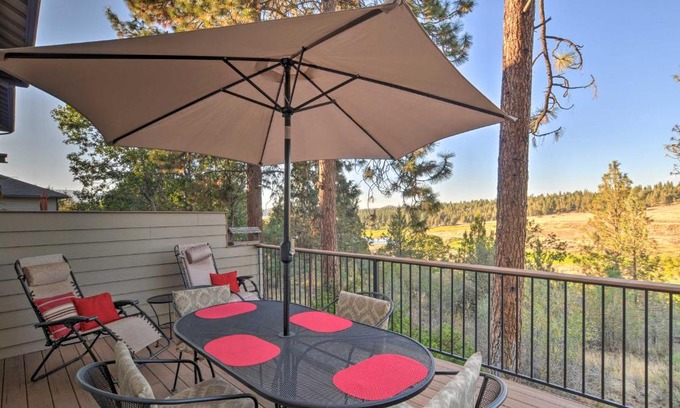 Klamath Falls House | Rustic Klamath Falls Retreat with Private Deck!