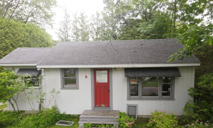 Turkey Point Cottage | Rustic Lake Erie Private Direct Beach, Fire Pit, Patio, Sand, Sun & Fun!