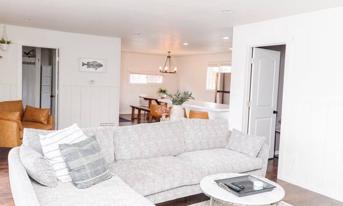 Tomahawk House | Rustic Lake Nokomis Cabin with Hot Tub, Trails, and Family Fun for 10!