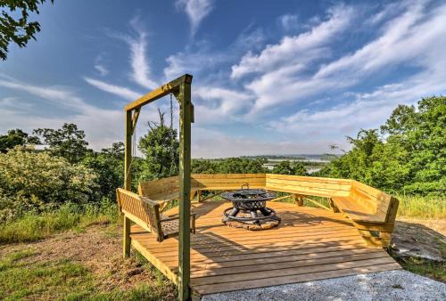 Waveland House | Rustic Lamar Cabin with Deck and Private Hot Tub