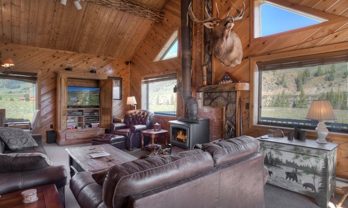 Creede House | Rustic Log Cabin - Close to Creede - Picturesque Views