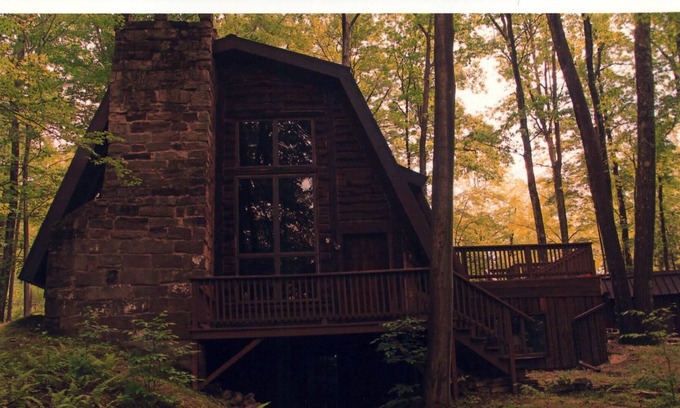 Treasure Lake Cabin | Rustic log home located in a gated resort community near many outdoor activies.