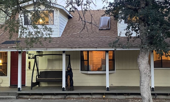 Mariposa Cabin | Rustic lower story 2 bedroom/2bath hot tub 3 minutes from town Yosemite Mariposa