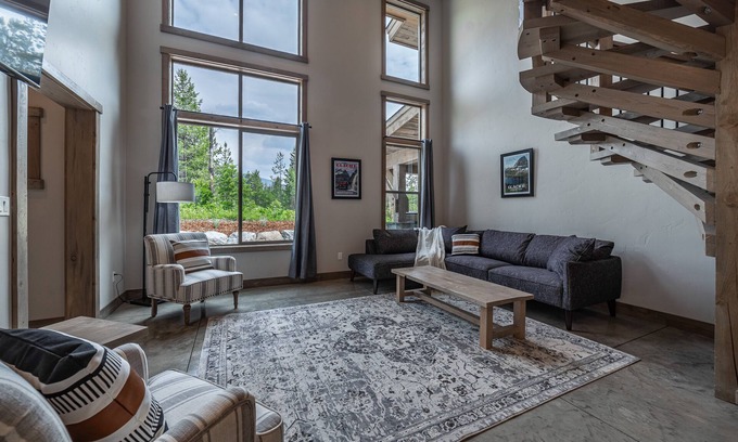 Coram Condo | Rustic Luxury Condo 2bed/2bath Private Hot Tub-Just minutes from Glacier 4-1