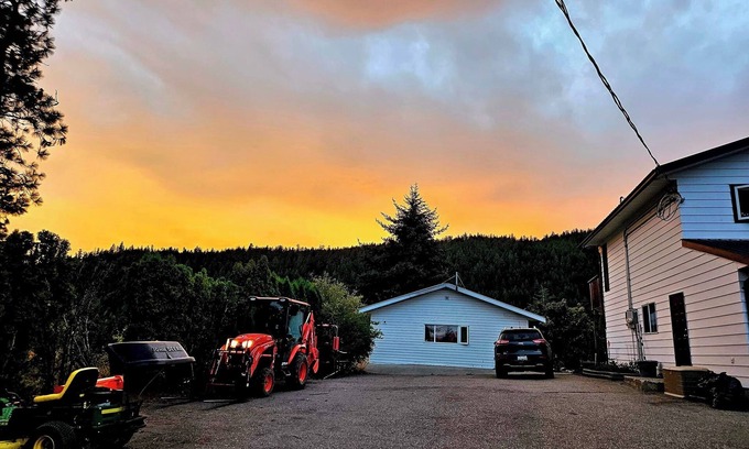 Armstrong Cabin | Rustic Meets The Amenities With Mountain Views