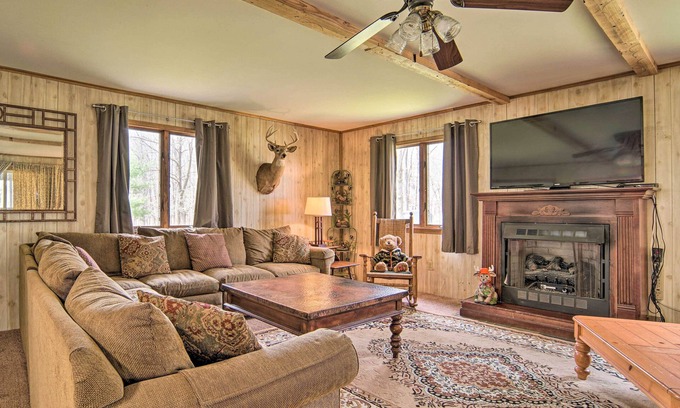 Russell Cabin | Rustic & Modern Russell Cabin w/Grill + Deck
