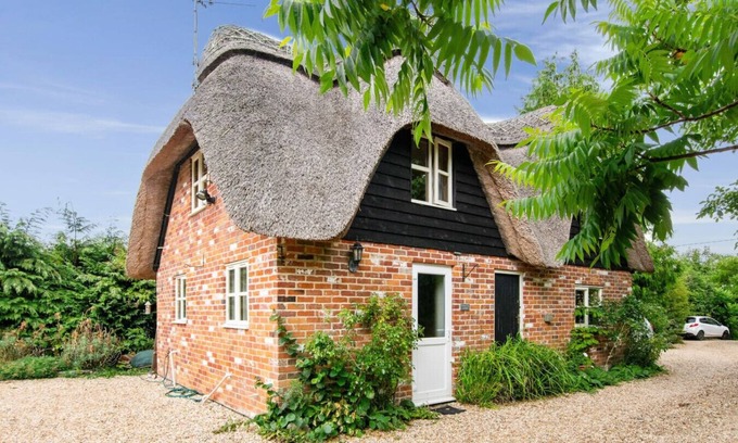 New Forest District Cottage | Rustic New Forest cottage retreat - Walnut Tree Cottage