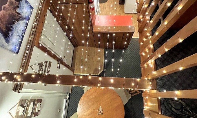 Plymouth Apartment | Rustic Retreat 3 min Walk From Main St Plymouth